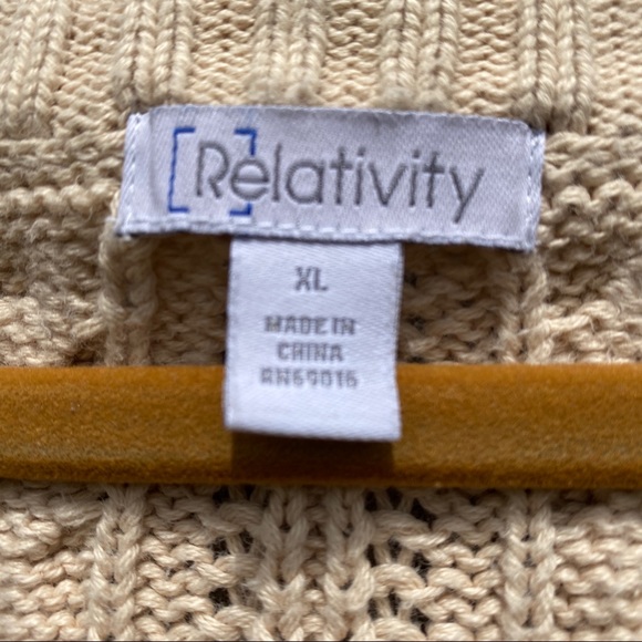 Short sleeve Cardigan one button Size XL great! - Picture 3 of 4